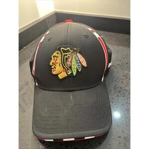 Reebok NHL Chicago Blackhawks Center Ice Flexfit S/M Fitted Hat Cap Black Red